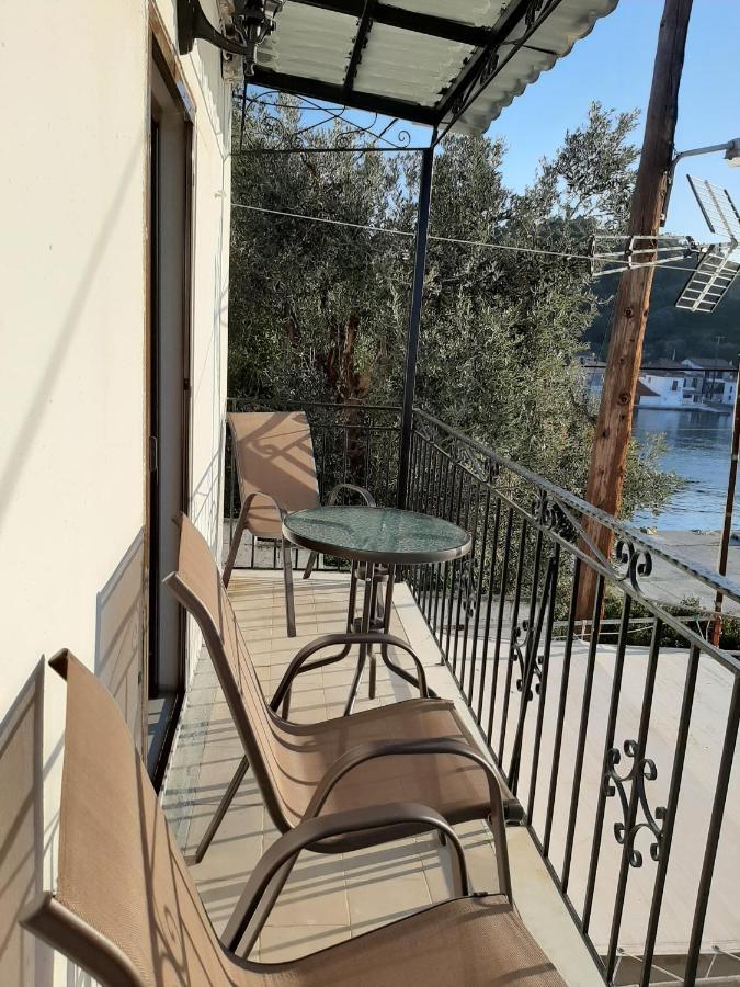 Chiona΄S Apartments By The Sea Paleo Trikeri Екстериор снимка