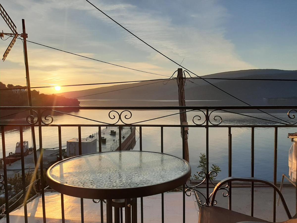 Chiona΄S Apartments By The Sea Paleo Trikeri Екстериор снимка
