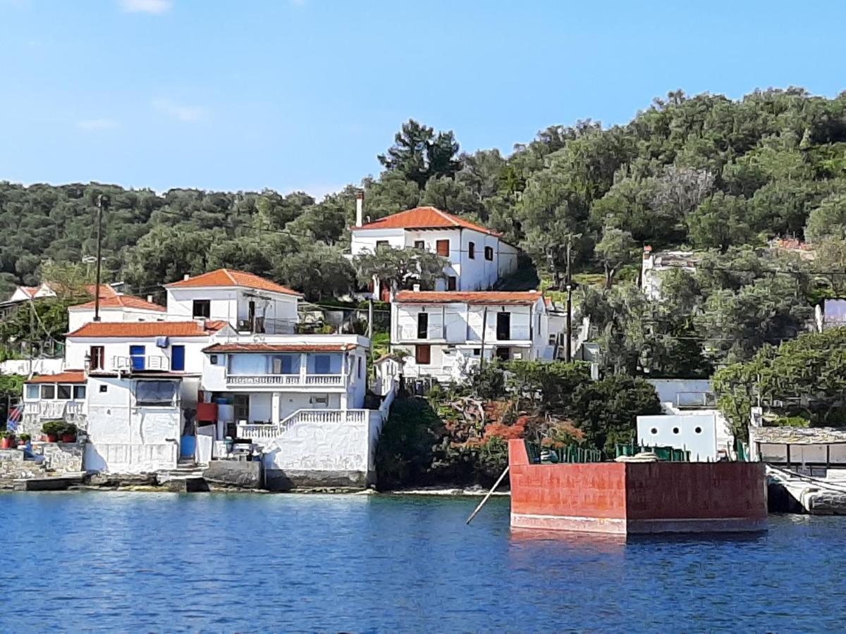 Chiona΄S Apartments By The Sea Paleo Trikeri Екстериор снимка